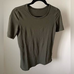 Lululemon t shirt